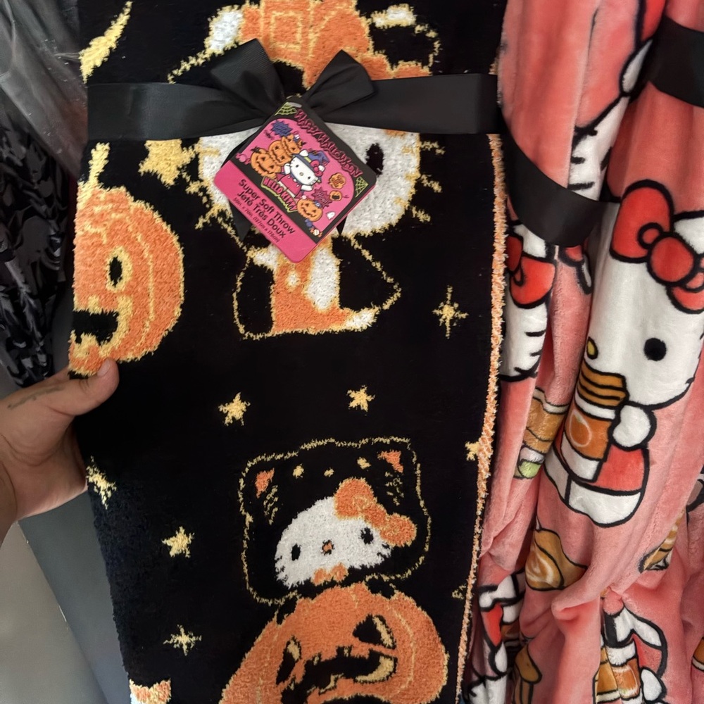 NEW Hello Kitty Halloween Throw Blanket